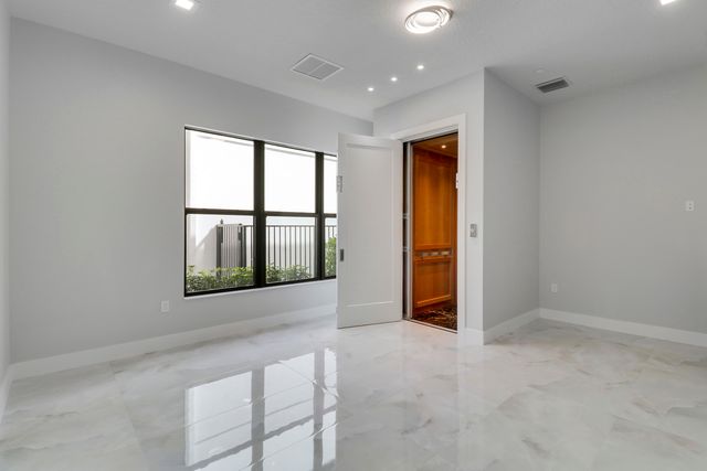 9892 Migration Point, Palm Beach Gardens, FL 33412