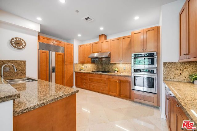 10727 Wilshire Boulevard 502, Los Angeles, CA 90024