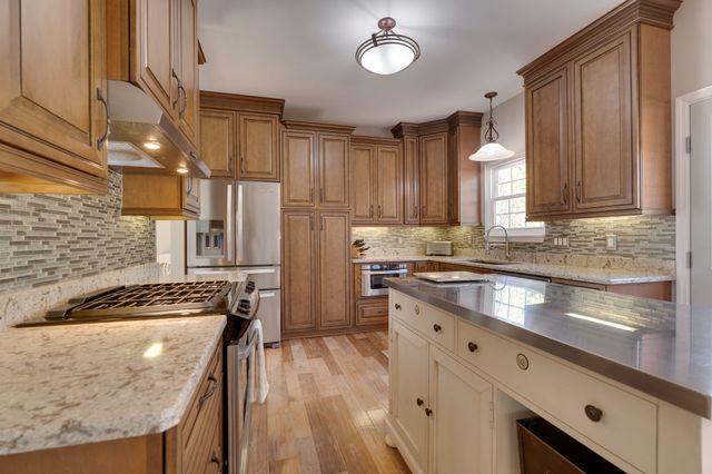 369 Dandridge Dr, Franklin, TN 37067