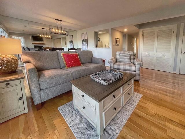 290 Sailors Cove Dr Unit 405, Moneta, VA 24121