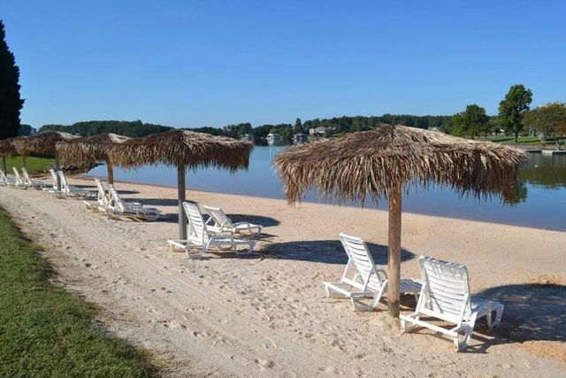 290 Sailors Cove Dr Unit 405, Moneta, VA 24121