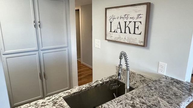 290 Sailors Cove Dr Unit 405, Moneta, VA 24121