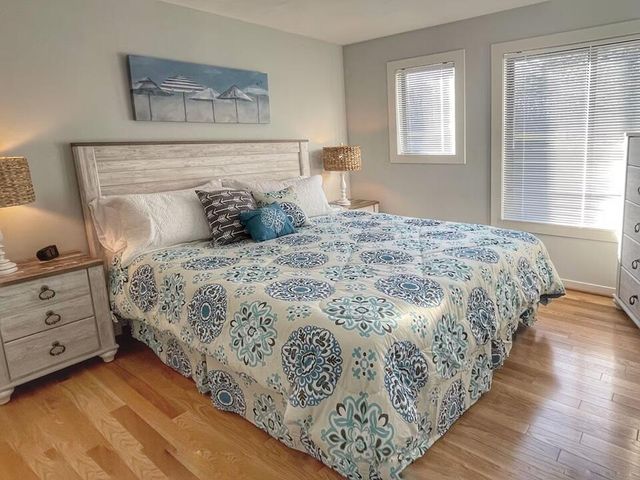 290 Sailors Cove Dr Unit 405, Moneta, VA 24121