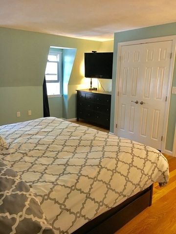 188 Wellman Ave 188, Chelmsford, MA 01863
