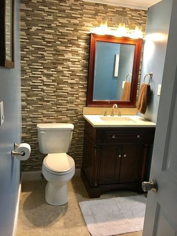 188 Wellman Ave 188, Chelmsford, MA 01863