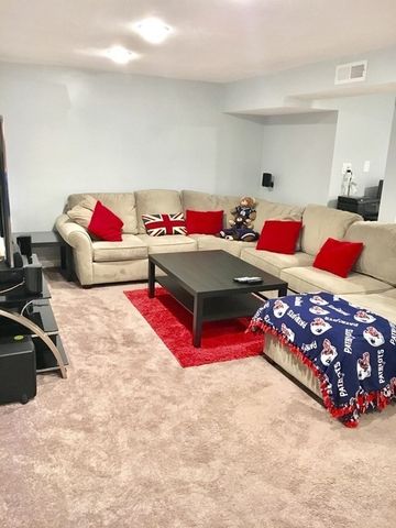 188 Wellman Ave 188, Chelmsford, MA 01863