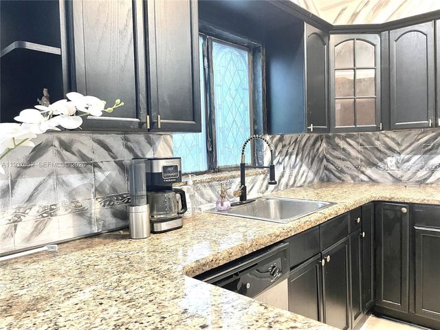 1102 NW 26th St 1102, Miami, FL 33127