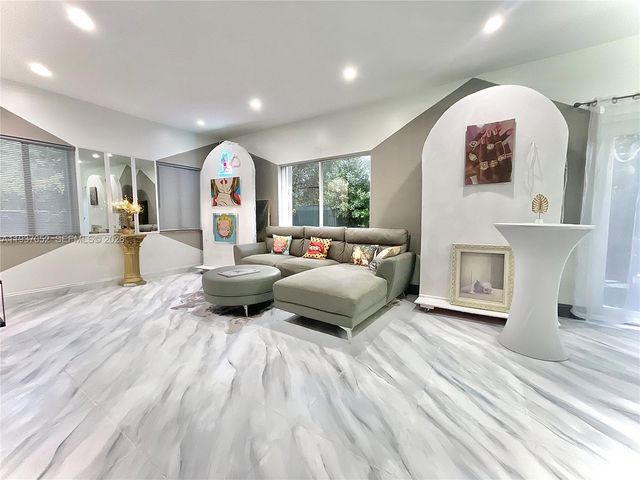 1102 NW 26th St 1102, Miami, FL 33127