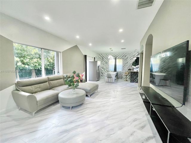 1102 NW 26th St 1102, Miami, FL 33127