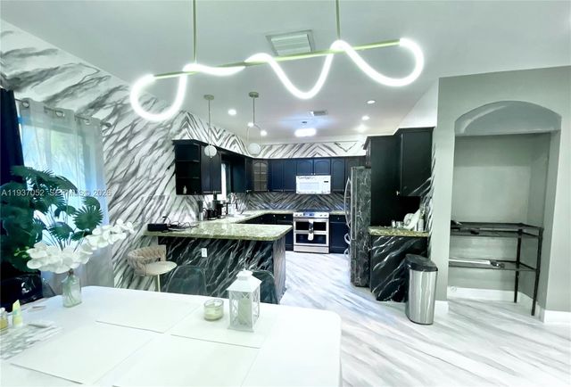 1102 NW 26th St 1102, Miami, FL 33127