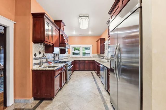 807 N Van Ness Avenue, Fresno, CA 93728