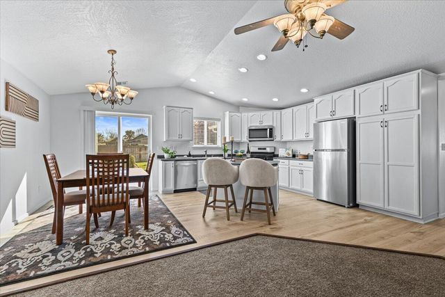 317 Jeanette Avenue, Medford, OR 97501