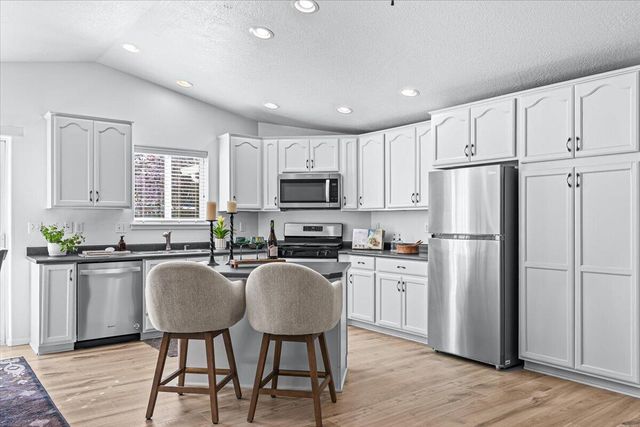 317 Jeanette Avenue, Medford, OR 97501