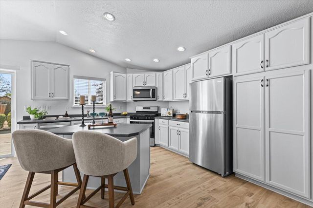 317 Jeanette Avenue, Medford, OR 97501