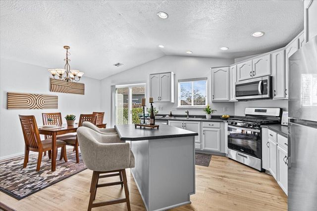 317 Jeanette Avenue, Medford, OR 97501