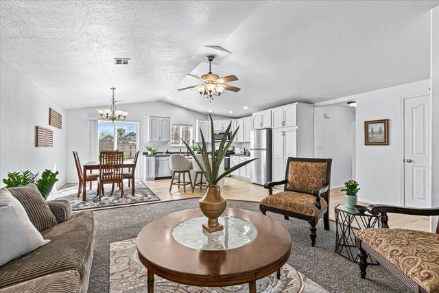 317 Jeanette Avenue, Medford, OR 97501