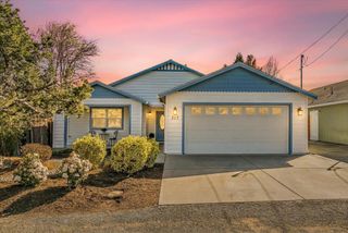 317 Jeanette Avenue, Medford, OR 97501