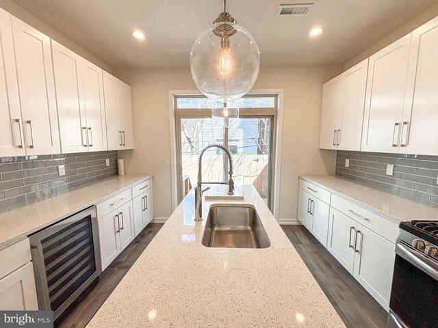 1439 S TAYLOR ST, Philadelphia, PA 19146