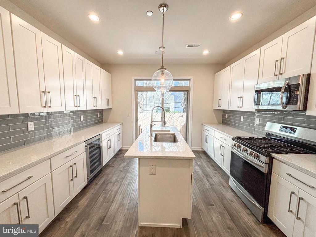 1439 S TAYLOR ST, Philadelphia, PA 19146