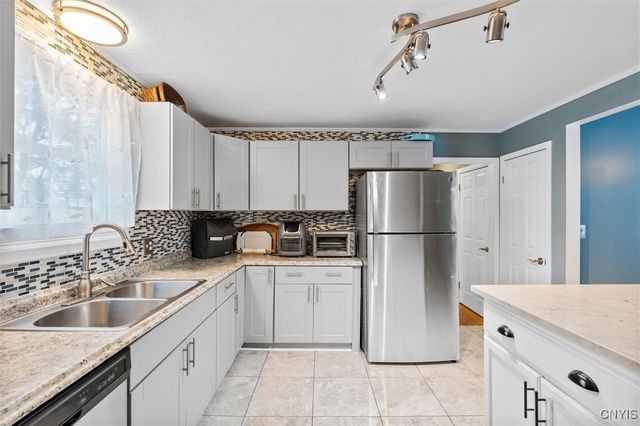 104 Orchard Drive East, Salina, NY 13212