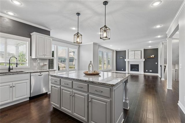 6717 NW 104th Terrace, Kansas City, MO 64154