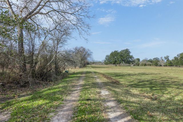1820 South Old Smithville RD, Flatonia, TX 78941