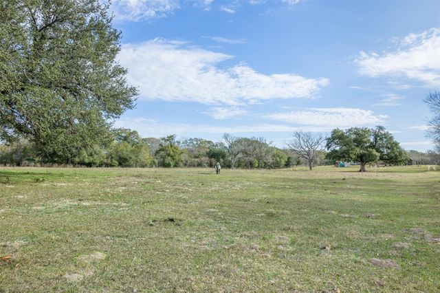 1820 South Old Smithville RD, Flatonia, TX 78941