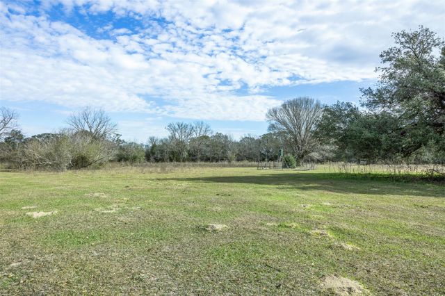 1820 South Old Smithville RD, Flatonia, TX 78941