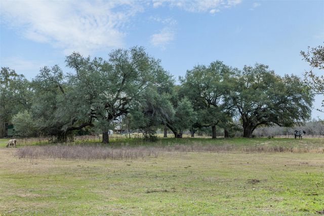 1820 South Old Smithville RD, Flatonia, TX 78941