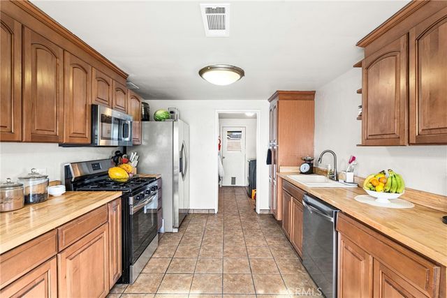 3305 Dwight Street, Bakersfield, CA 93306