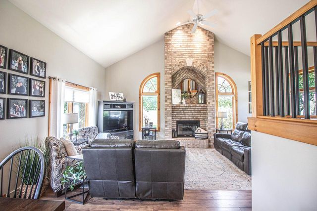 41 Hickory DRIVE, Cedar Grove, WI 53013