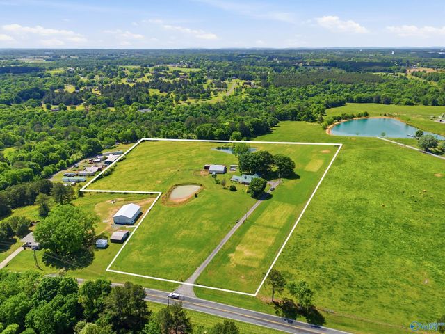 3305 Hustleville Road, Albertville, AL 35951