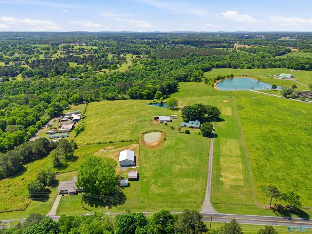 3305 Hustleville Road, Albertville, AL 35951