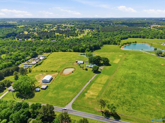 3305 Hustleville Road, Albertville, AL 35951