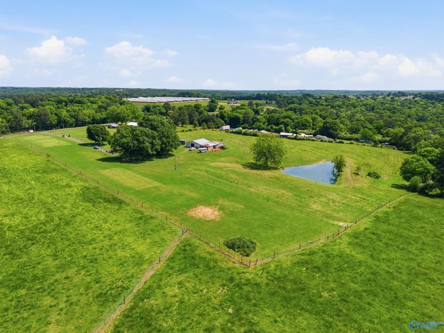 3305 Hustleville Road, Albertville, AL 35951