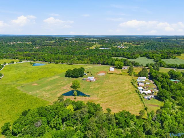 3305 Hustleville Road, Albertville, AL 35951