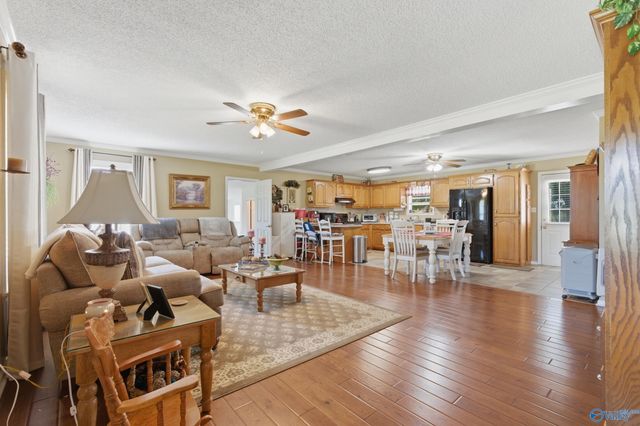 3305 Hustleville Road, Albertville, AL 35951