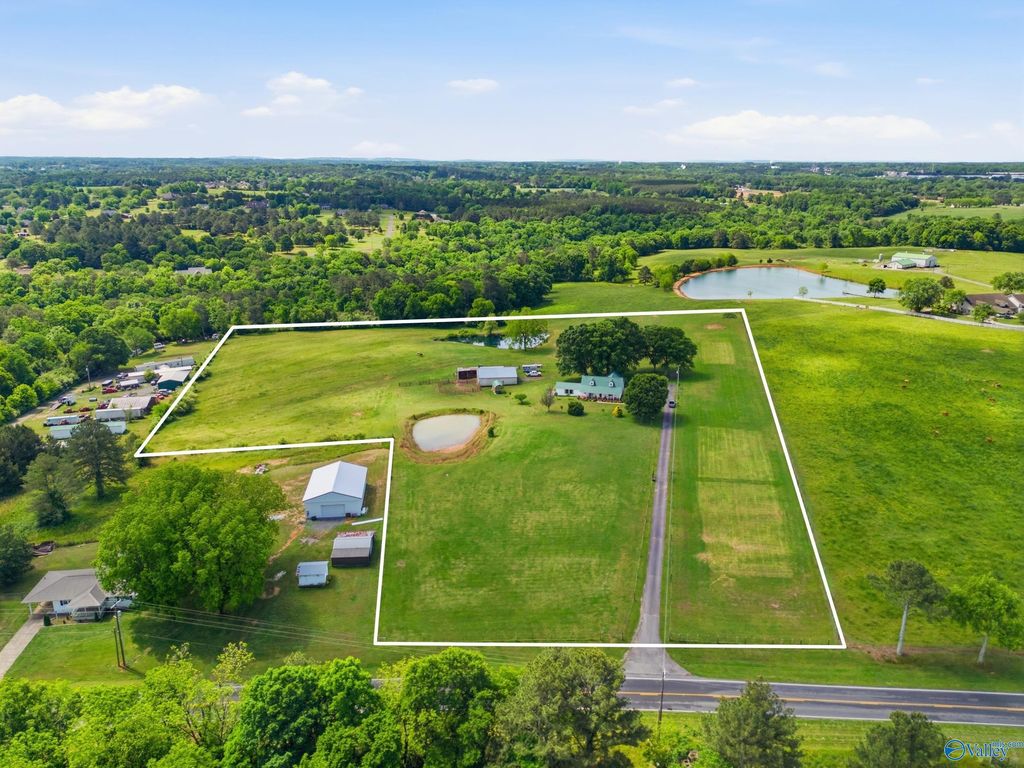 3305 Hustleville Road, Albertville, AL 35951