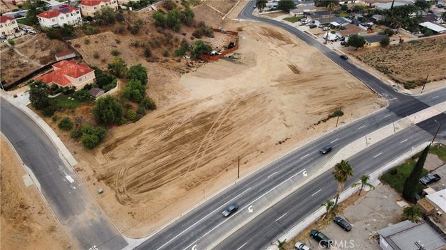 18661 5th, Bloomington, CA 92316
