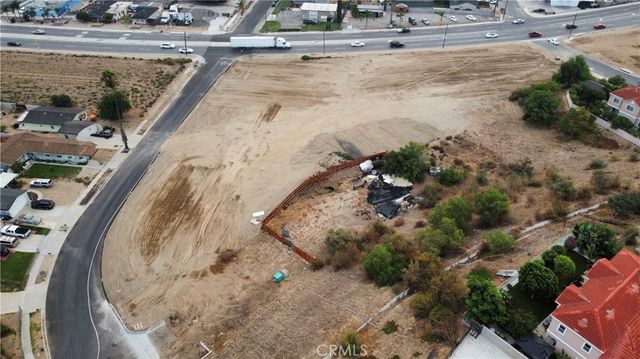 18661 5th, Bloomington, CA 92316
