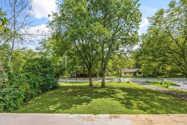 2127 Highland Rd, Maryville, TN 37801