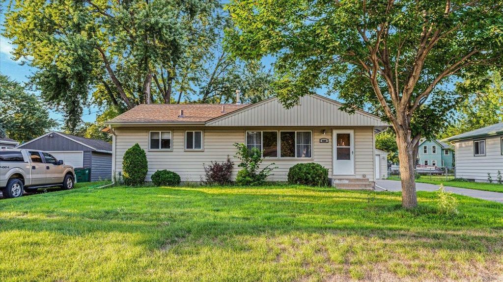 880 2nd Street NW, New Brighton, MN 55112