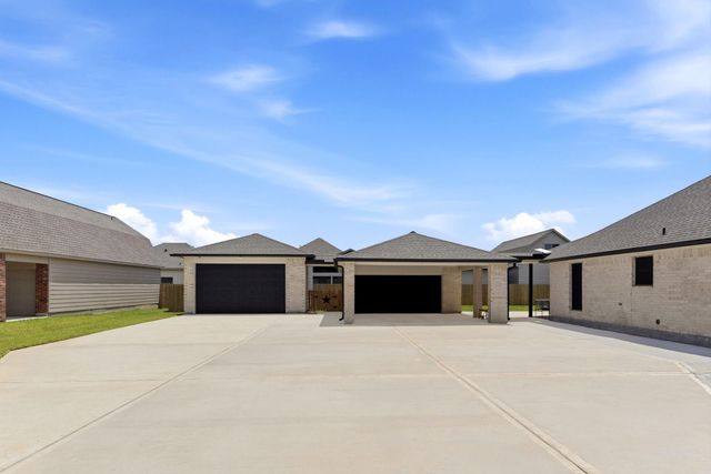 2109 Amistad Road, Dickinson, TX 77539