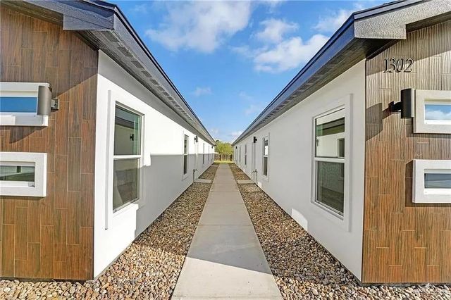 1302 W Platinum Drive 1, Pharr, TX 78577