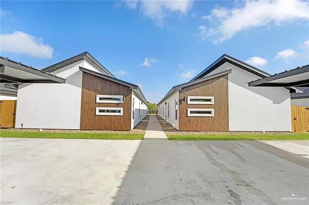 1302 W Platinum Drive 1, Pharr, TX 78577