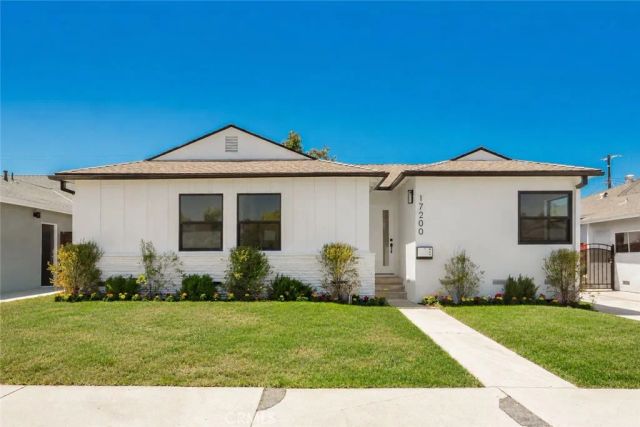 17200 Lanark Street, Lake Balboa, CA 91406