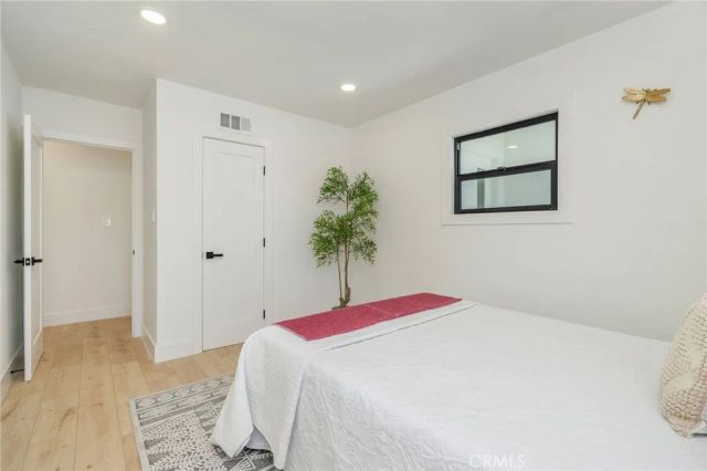 17200 Lanark Street, Lake Balboa, CA 91406