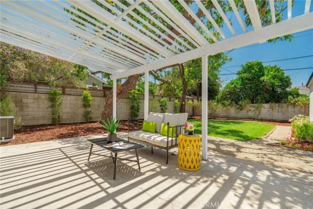 17200 Lanark Street, Lake Balboa, CA 91406