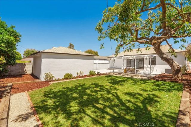 17200 Lanark Street, Lake Balboa, CA 91406