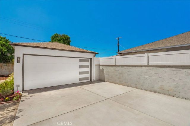 17200 Lanark Street, Lake Balboa, CA 91406